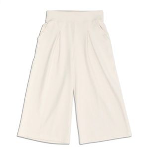 lululemon ribbed straight leg cropped pants in white opal pants size 4